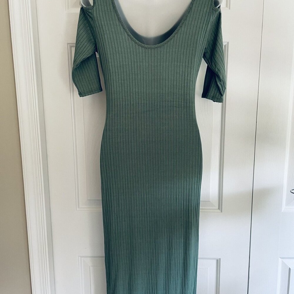 Heart & Hips Cold Shoulder Lightweight Ribbed Green Midi Dress Size Medium